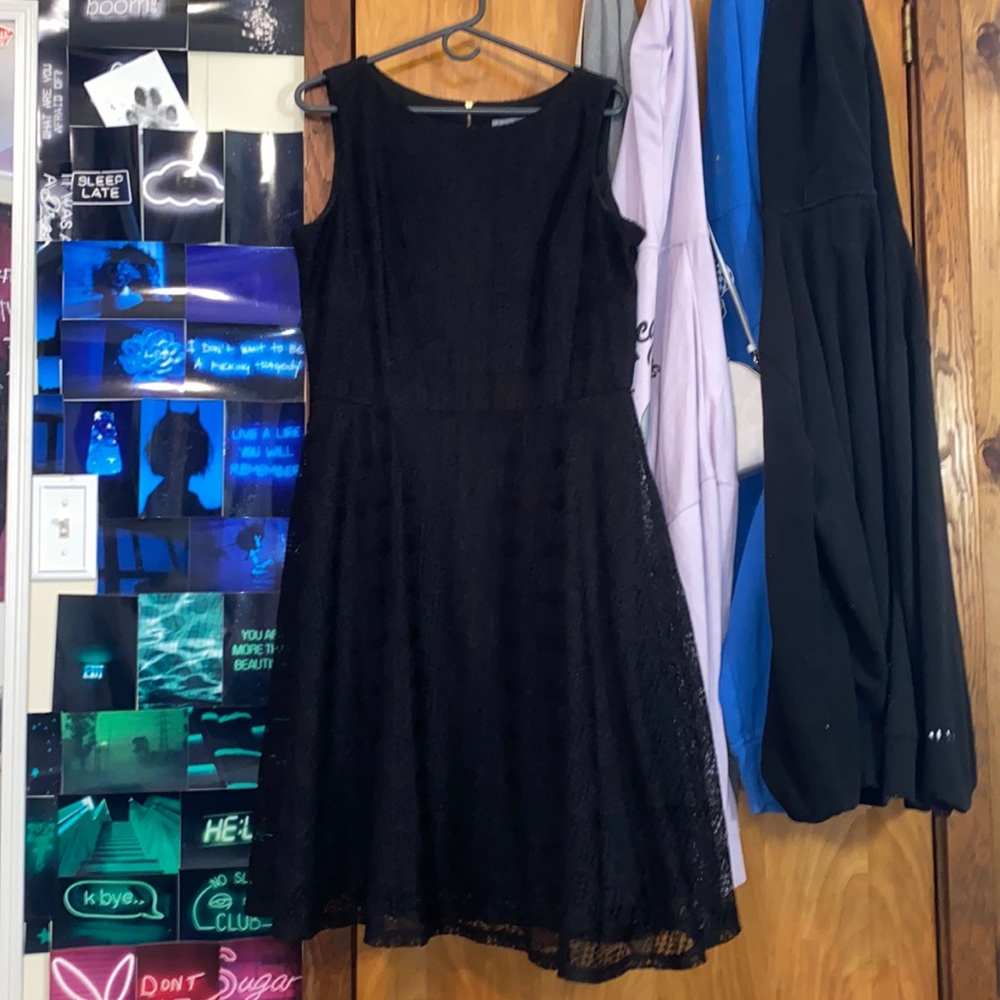 black lace formal dress